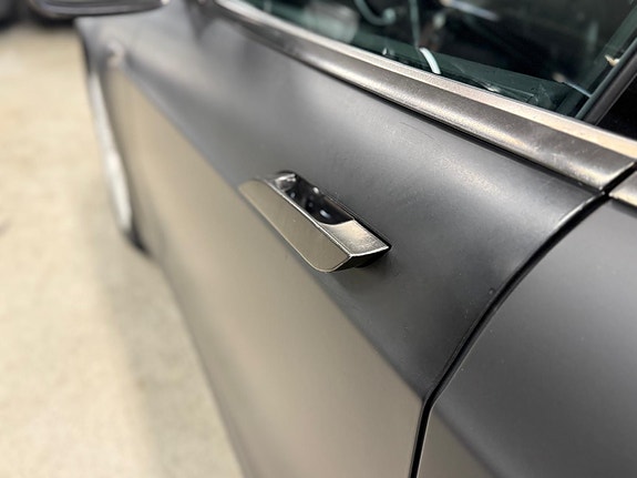 Tesla Model S 8 of 24