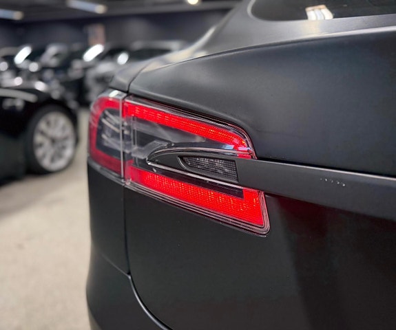 Tesla Model S 7 of 24