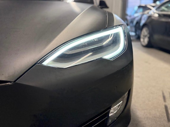 Tesla Model S 3 of 24