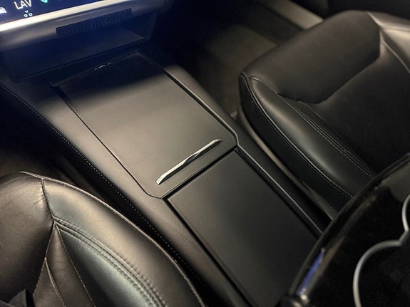 Tesla Model S 20 of 24