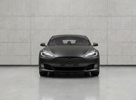 Tesla Model S 2 of 24