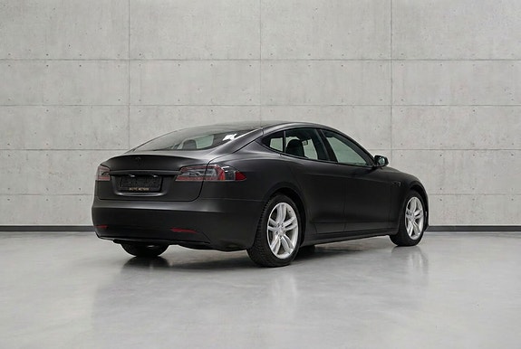 Tesla Model S 5 of 24