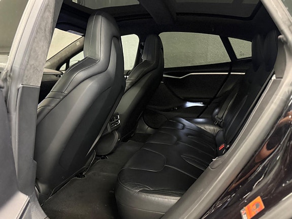Tesla Model S 21 of 24