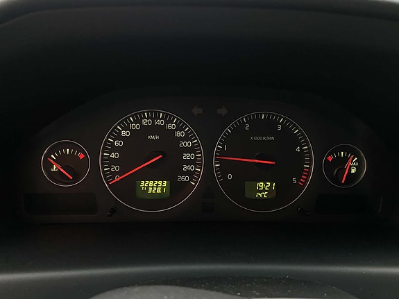 Volvo V70 11 of 19