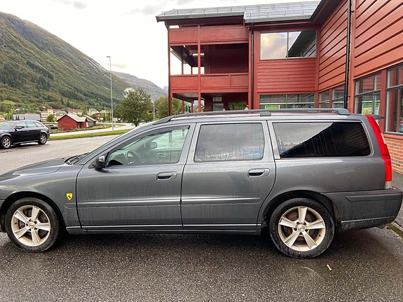 Volvo V70 8 of 19