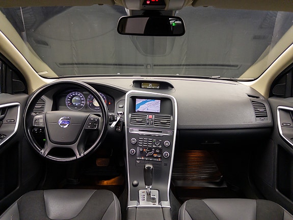 Volvo XC60 25 of 30