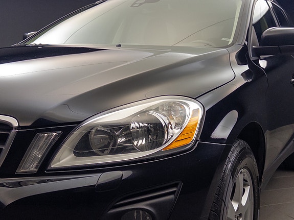 Volvo XC60 13 of 30