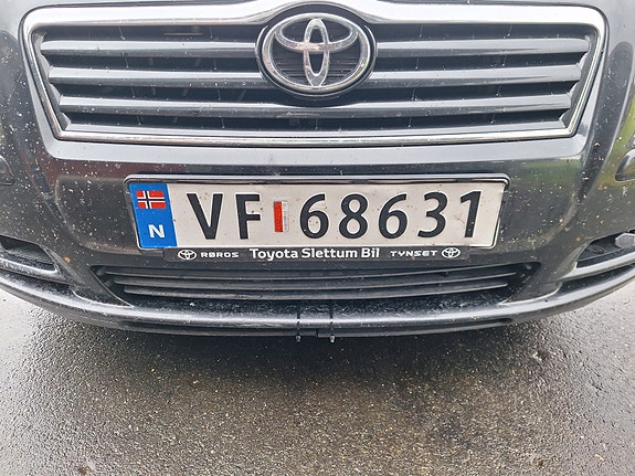 Toyota Avensis 3 of 9