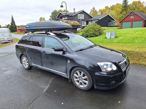 Toyota Avensis 2 of 9