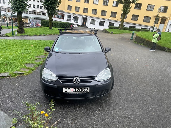 Volkswagen Golf V 2 of 8
