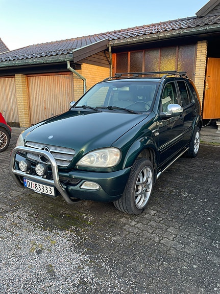 Mercedes-Benz ML270 3 of 19