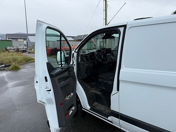 Ford Transit Custom 320L 13 of 19