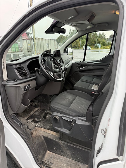 Ford Transit Custom 320L 16 of 19