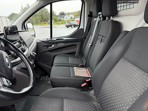 Ford Transit Custom 320L 14 of 19