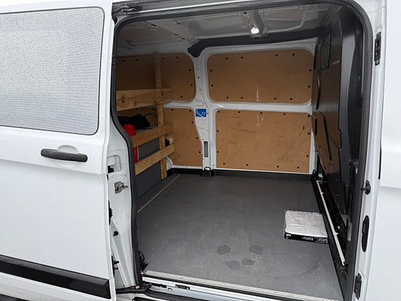 Ford Transit Custom 320L 8 of 19