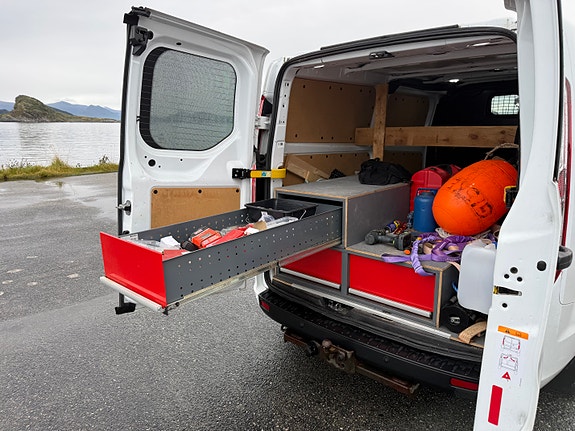 Ford Transit Custom 320L 12 of 19