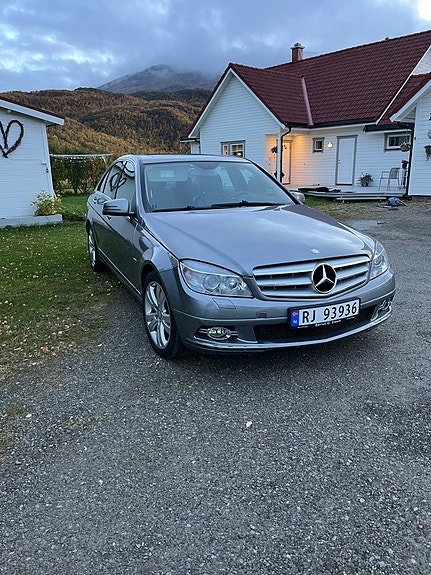 Mercedes-Benz C200 3 of 20