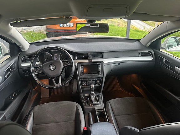 Skoda Superb 8 of 14