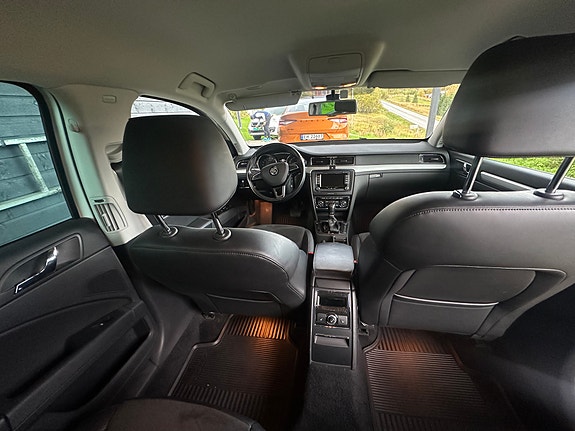 Skoda Superb 9 of 14