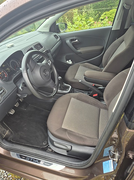Volkswagen Polo 2 of 8