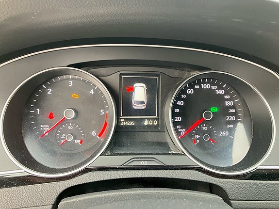 Volkswagen Passat 4 of 11