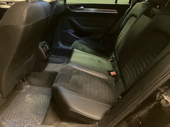 Volkswagen Passat 9 of 11
