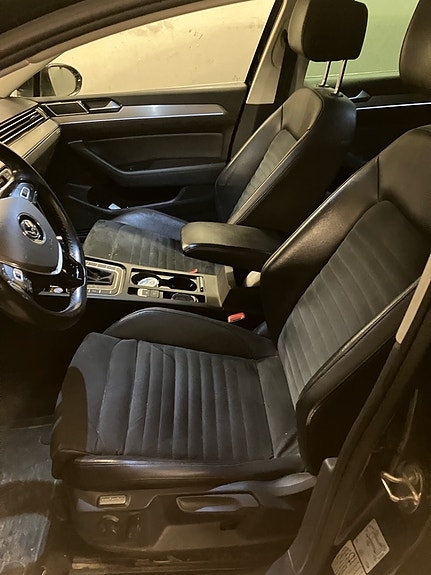 Volkswagen Passat 10 of 11