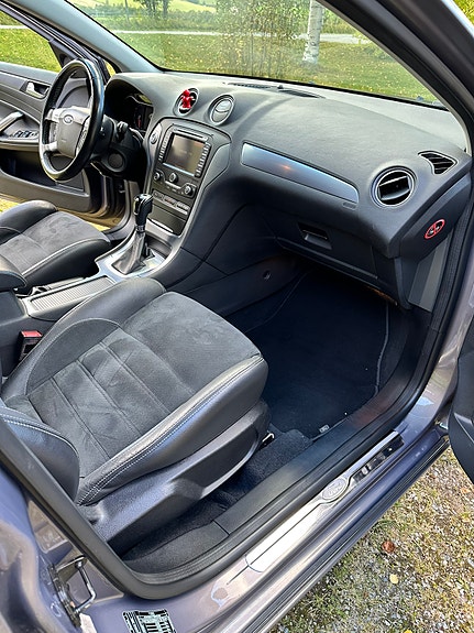 Ford Mondeo 13 of 26