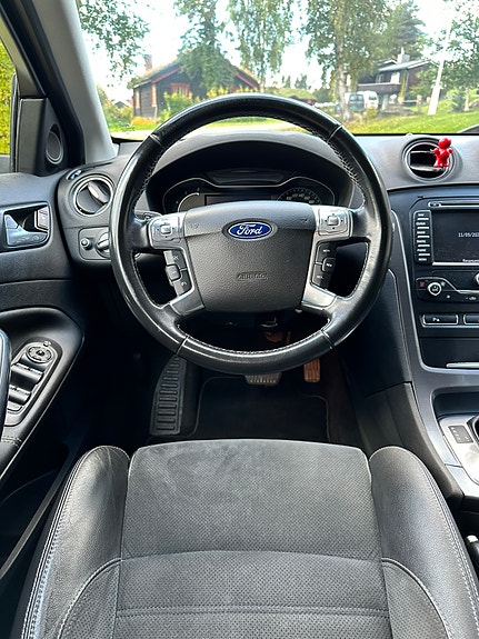 Ford Mondeo 16 of 26
