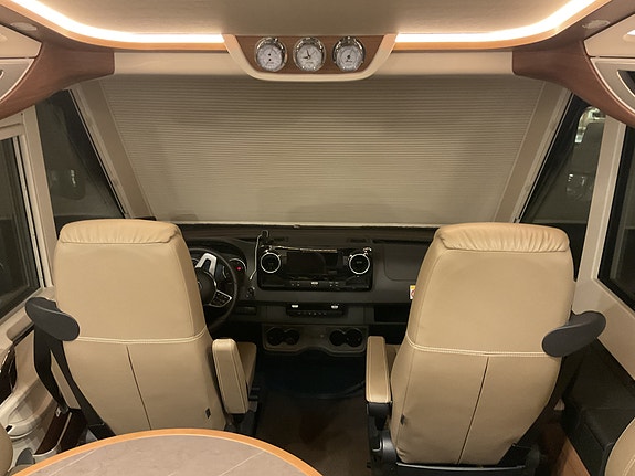 Carthago E-line 61 XL LE Mercedes 170 HK, HPC hydrauliske støtteben, takklima, TVx2, fekalietank +++ 15 of 29