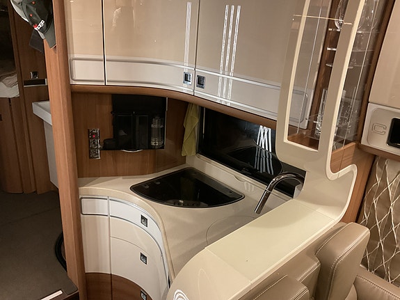 Carthago E-line 61 XL LE Mercedes 170 HK, HPC hydrauliske støtteben, takklima, TVx2, fekalietank +++ 19 of 29