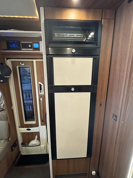 Carthago E-line 61 XL LE Mercedes 170 HK, HPC hydrauliske støtteben, takklima, TVx2, fekalietank +++ 16 of 29