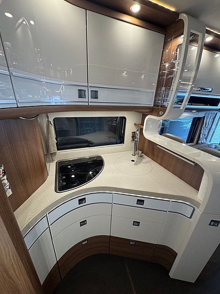 Carthago E-line 61 XL LE Mercedes 170 HK, HPC hydrauliske støtteben, takklima, TVx2, fekalietank +++ 18 of 29