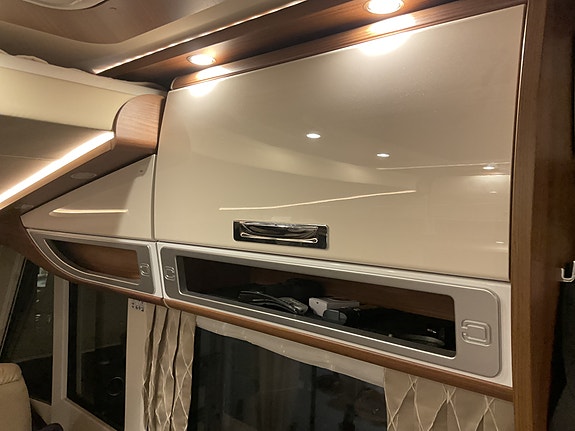 Carthago E-line 61 XL LE Mercedes 170 HK, HPC hydrauliske støtteben, takklima, TVx2, fekalietank +++ 21 of 29