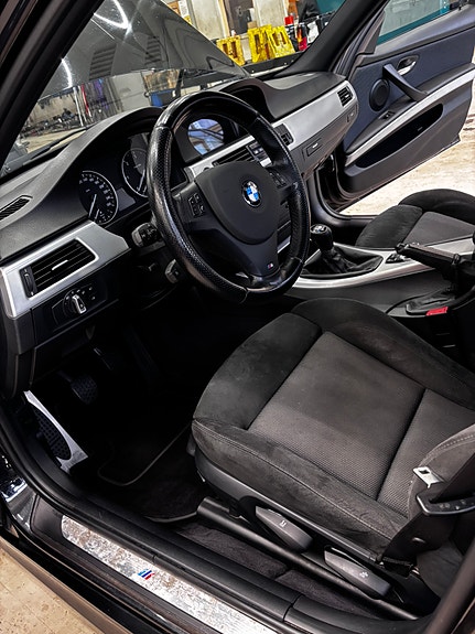 BMW 318d 16 of 20