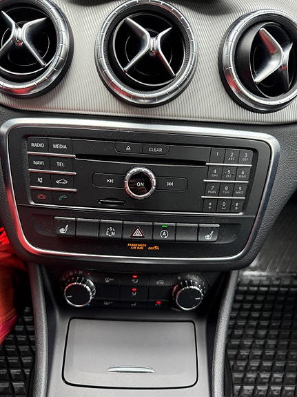 Mercedes-Benz CLA180 25 of 30