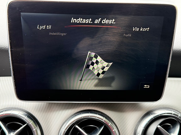 Mercedes-Benz CLA180 16 of 30