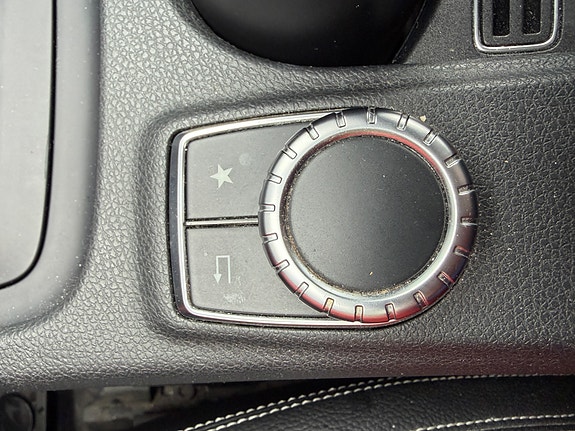 Mercedes-Benz CLA180 27 of 30