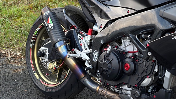 Aprilia TUONO V4 APRC BLACK ABS / Carbon / Påkostet / AR-Slip On 6 of 18
