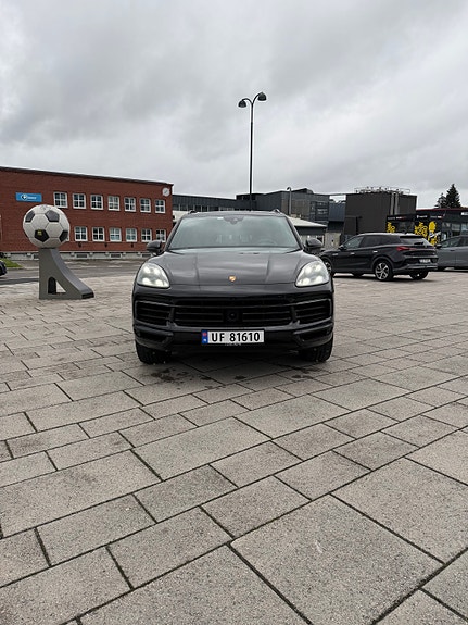 Porsche Cayenne 2 of 15