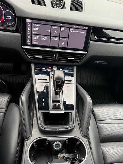 Porsche Cayenne 4 of 15