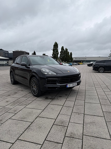 Porsche Cayenne 5 of 15