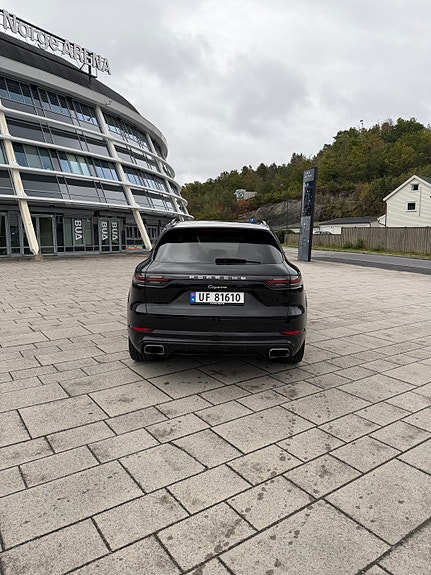 Porsche Cayenne 9 of 15