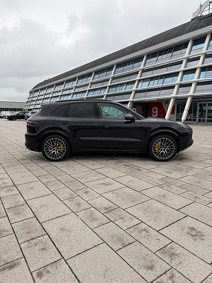 Porsche Cayenne 7 of 15