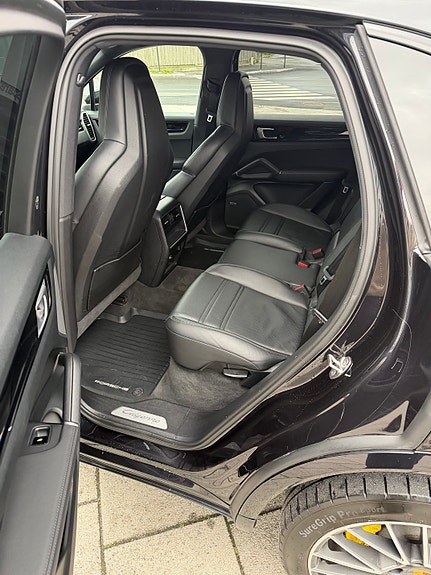 Porsche Cayenne 14 of 15