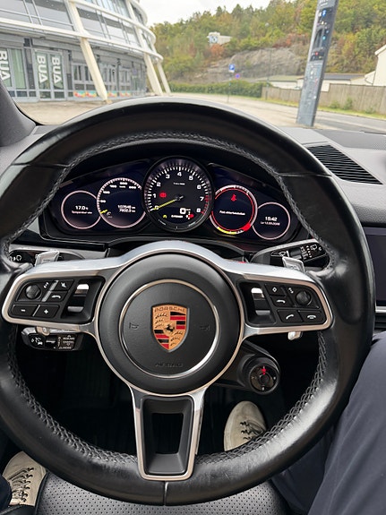 Porsche Cayenne 10 of 15