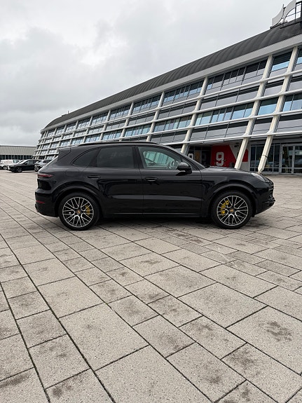 Porsche Cayenne 6 of 15