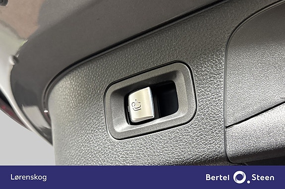 Mercedes-Benz EQC400 27 of 29