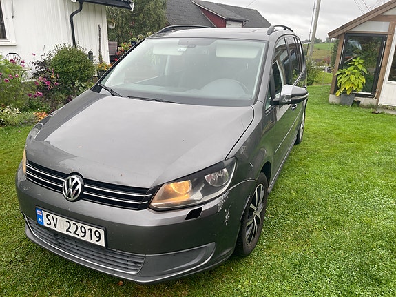 Volkswagen Touran 2 of 9