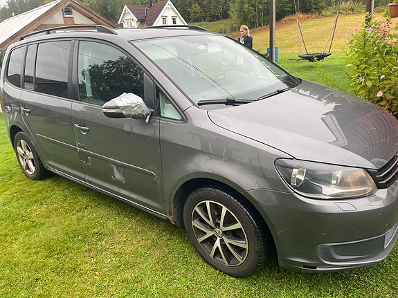 Volkswagen Touran 3 of 9